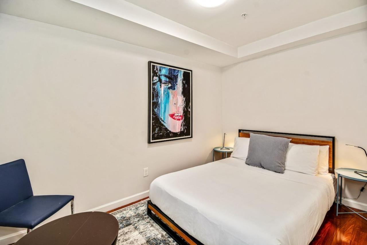 2bd Next To Reading Terminal And Convention Center Apartment